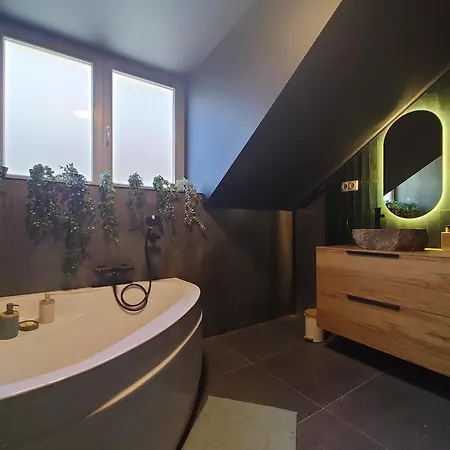 La Seigneurie De Godefroy Apartman